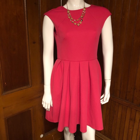 Hot pink waffle weave dress by Romeo and Juliet - Picture 1 of 6